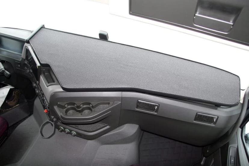 XXL-pöytä uuteen Volvo FM (FM5) -malliin – Musta