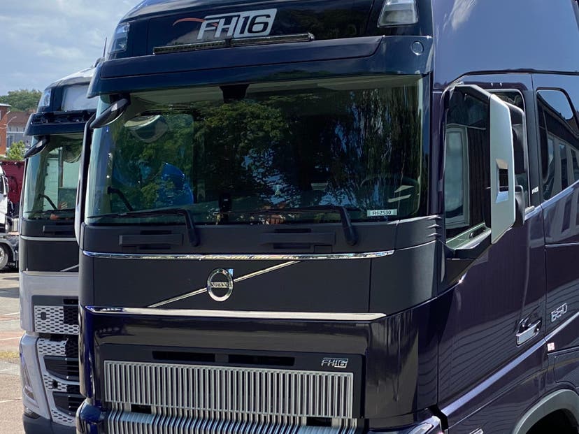2x Ymer PRO 20 tuumaa LED-valopaneeli aurinkolippaan Volvo FH/FM/FMX 2021-