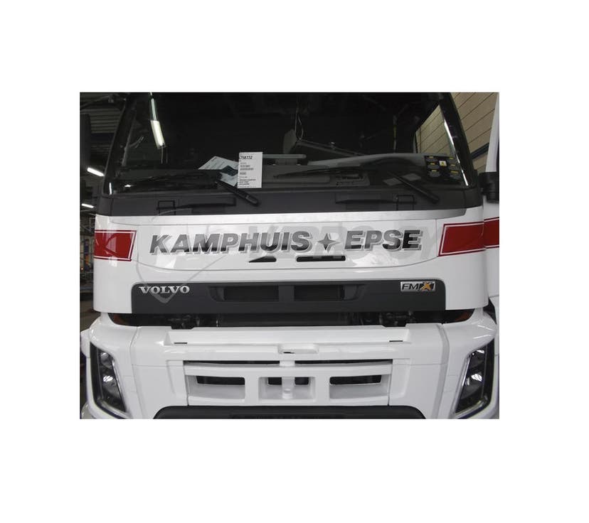 Etupaneelimuovi kiinnitettäväksi Volvo FM4/FMX -maskiin